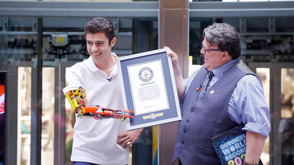 David y su prótesis de Lego, en el Guinness de los Récords