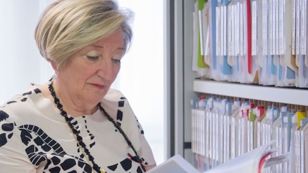 Dr. Ana Lluch, oncóloga especialista en cáncer de mama Dr. Ana Lluch, oncóloga especialista en cáncer de mama