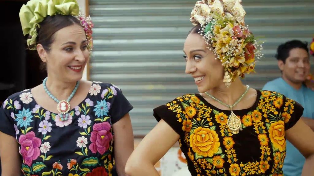 El homenaje de Mónica Naranjo y Ana Milán a las muxes, hombres que se comportan y visten como mujeres