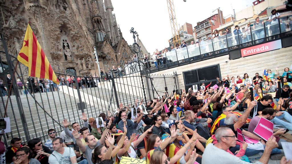 Los manifestantes obligan a cerrar la Sagrada Familia