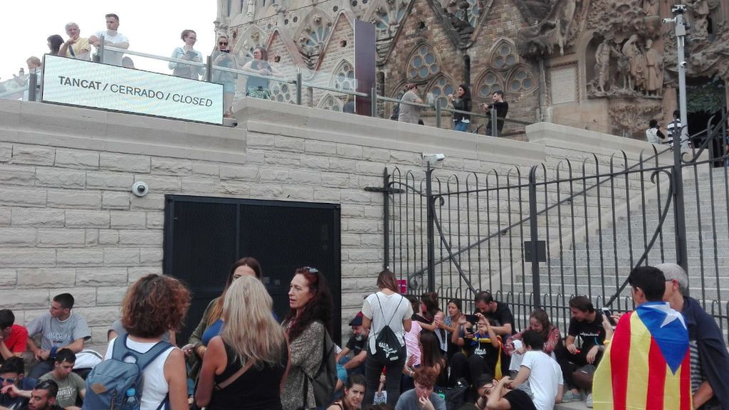 La Sagrada Familia cierra sus puertas debido a una protesta independentista La Sagrada Familia cierra sus puertas debido a una protesta independentista