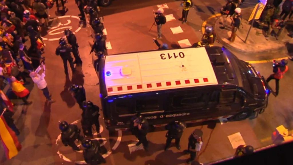 Brutal pelea entre ultras e independentistas en Barcelona