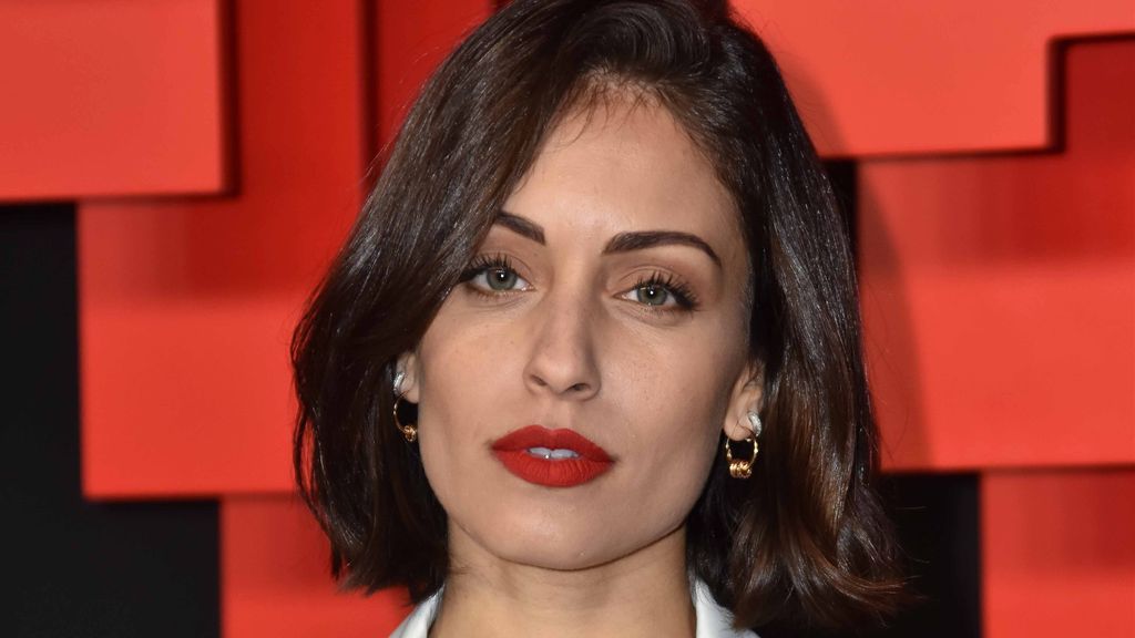 Hiba Abouk posa con su tripa premamá: "Siempre con mi bebé"