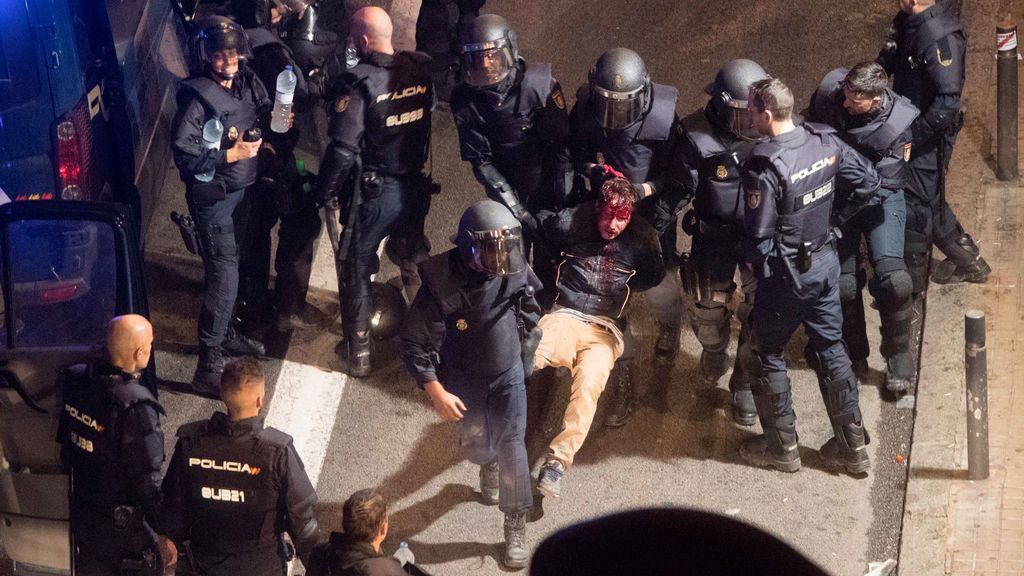 Los disturbios en Cataluña se saldan con al menos 64 detenidos y 182 heridos Los disturbios en Cataluña se saldan con al menos 64 detenidos y 182 heridos
