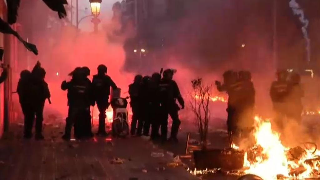 Viernes negro por la violencia de radicales independentistas en Barcelona