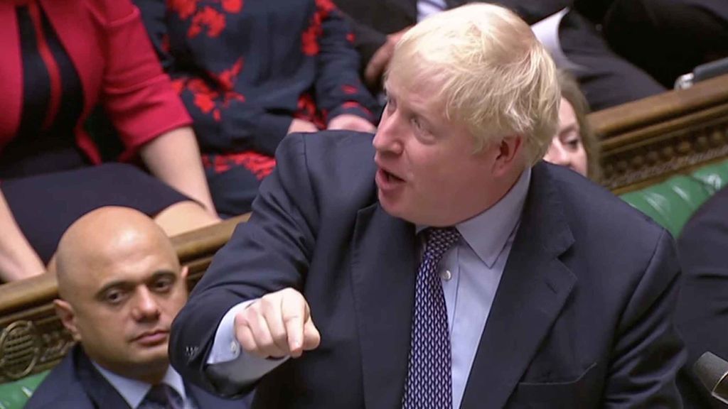 El Parlamento da un duro golpe a Boris Johnson y obliga a retrasar el Brexit