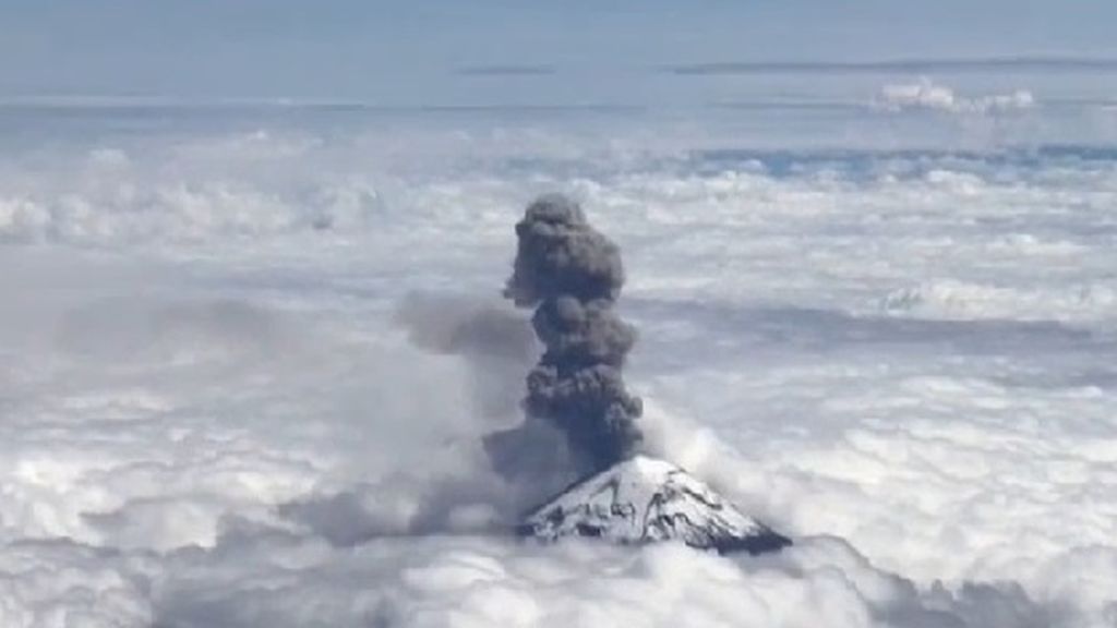 Entra en erupción el volcán mexicano Popocatépetl