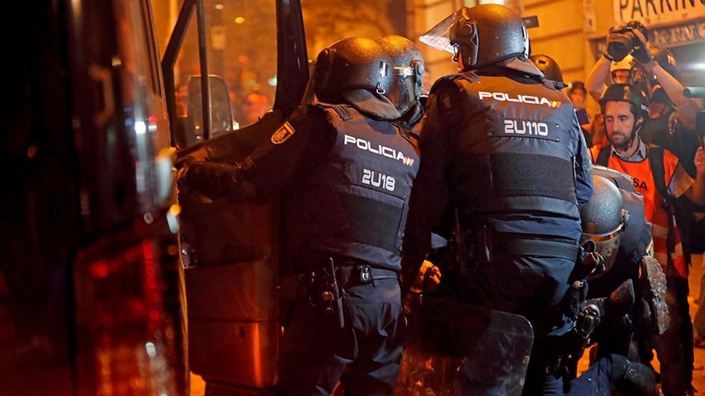 Un sindicato policial pide la dimisión de Marlaska por el trato dado a la esposa del agente herido grave en Barcelona Un sindicato policial pide la dimisión de Marlaska por el trato dado a la esposa del agente herido grave en Barcelona