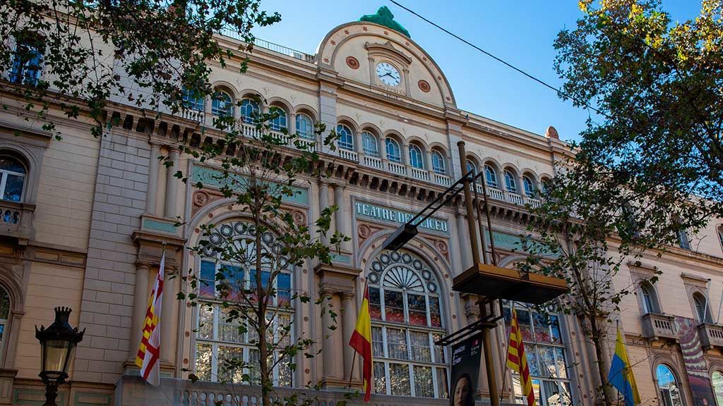 Al grito de "Llibertat presos polítics" en el Liceo de Barcelona Al grito de "Llibertat presos polítics" en el Liceo de Barcelona