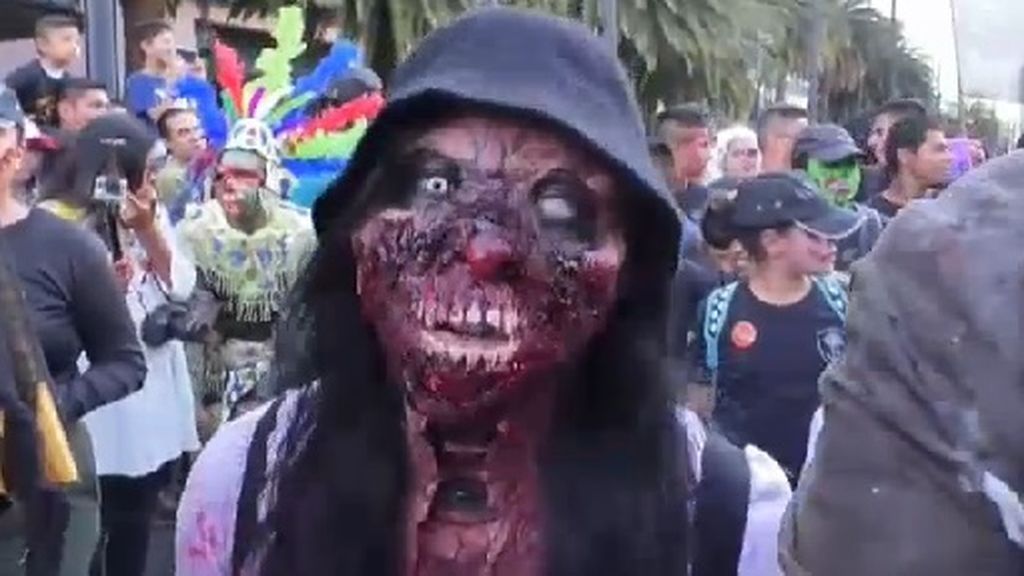 Una marea de zombis conquista la capital de México