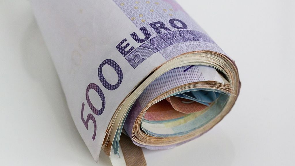 Año y medio de cárcel para los cinco acusados de robar medio millón de euros en un garaje de Sevilla Año y medio de cárcel para los cinco acusados de robar medio millón de euros en un garaje de Sevilla