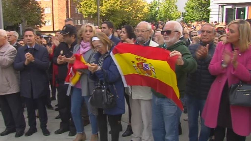 "Iban a matarlo", denuncian los compañeros del agente herido en Barcelona "Iban a matarlo", denuncian los compañeros del agente herido en Barcelona