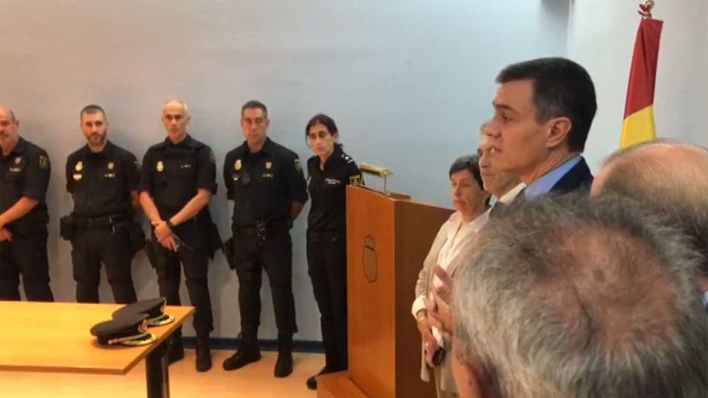 Pedro Sánchez a la Policía en Barcelona: "Tenemos que persistir"