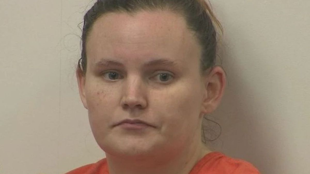 Condenan a 20 años a una niñera que se quedó embarazada al abusar de un menor