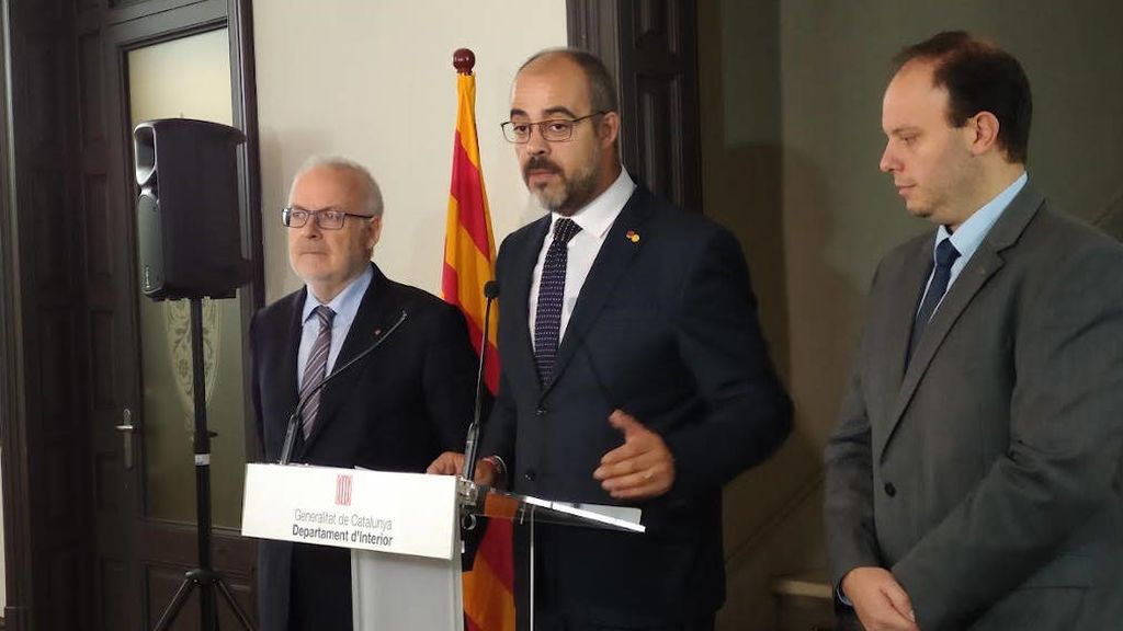 Torra pone en duda a los Mossos mientras su conseller les defiende Torra pone en duda a los Mossos mientras su conseller les defiende