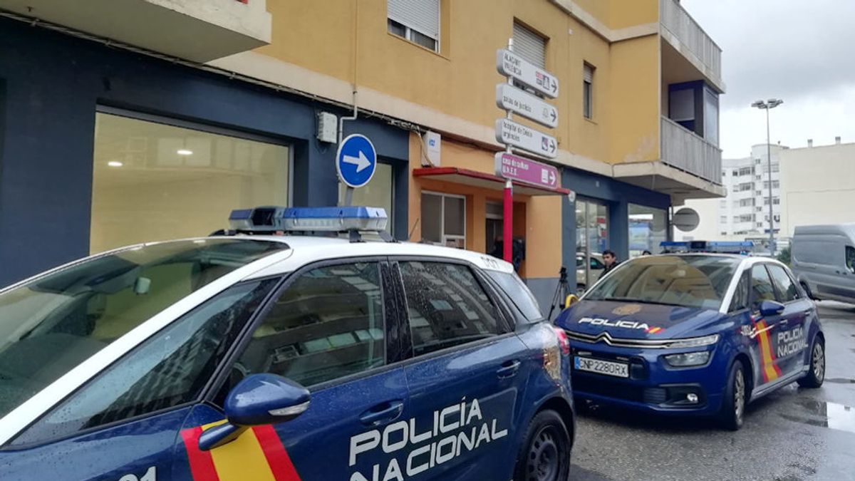 Coches Policía Nacional en el lugar de los hechos Coches Policía Nacional en el lugar de los hechos