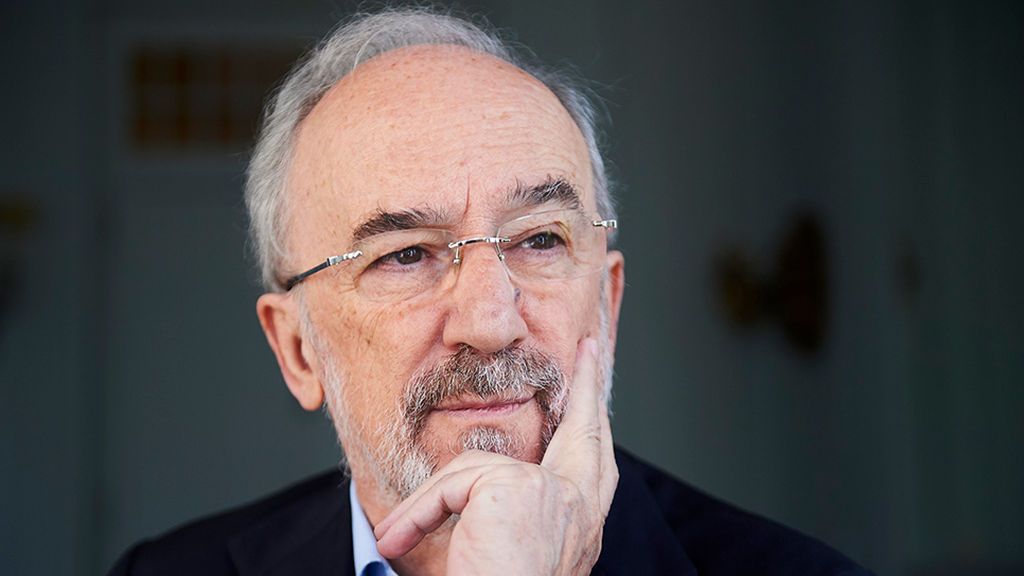 La RAE cambia de idea y ahora podría publicar en papel el diccionario de 2026 (bajo demanda) La RAE cambia de idea y ahora podría publicar en papel el diccionario de 2026 (bajo demanda)