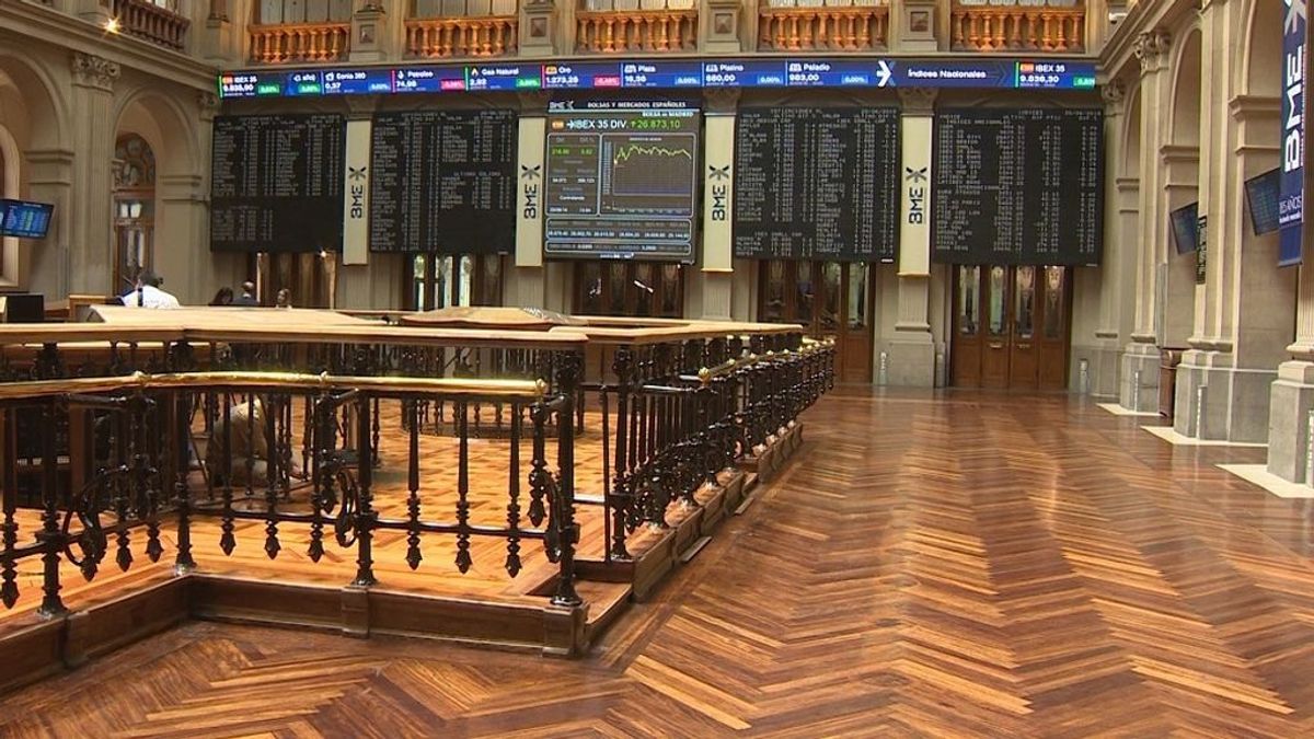 La alta dirección del Ibex 35 cobra 123 veces más que la media de sus trabajadores La alta dirección del Ibex 35 cobra 123 veces más que la media de sus trabajadores