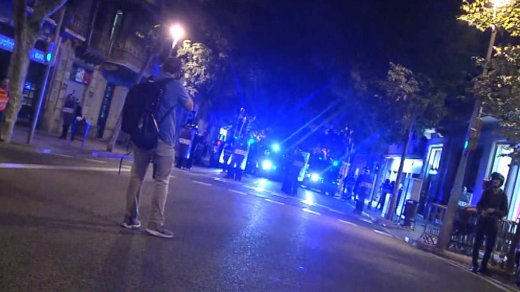 Se disuelve la concentración de Barcelona sin disturbios pero con una carga policial