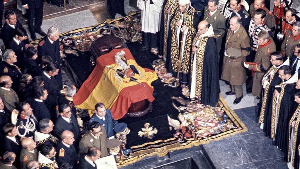 Así contaron las crónicas el primer entierro de Franco Así contaron las crónicas el primer entierro de Franco