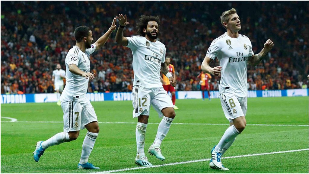 Los jugadores del Real Madrid muestran su apoyo con Zidane