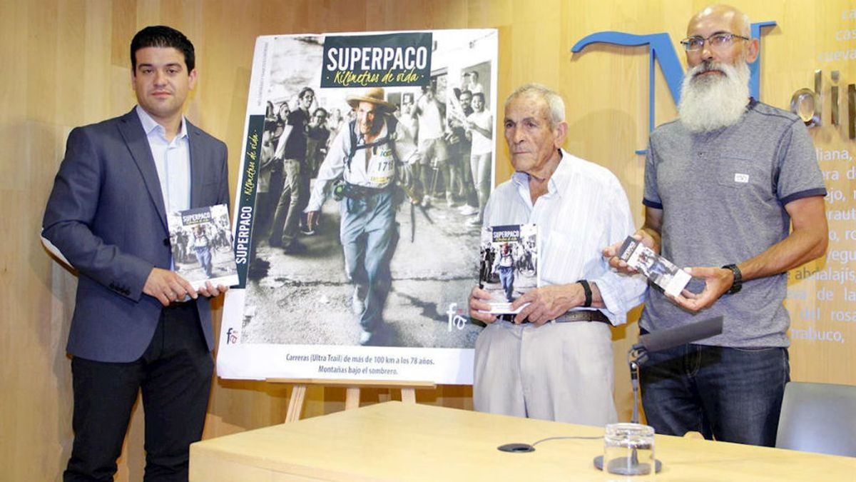 Cártama despide a ‘Súper Paco’, el abuelo que corría los ‘trails’ más duros con su ropa de faena Cártama despide a ‘Súper Paco’, el abuelo que corría los ‘trails’ más duros con su ropa de faena