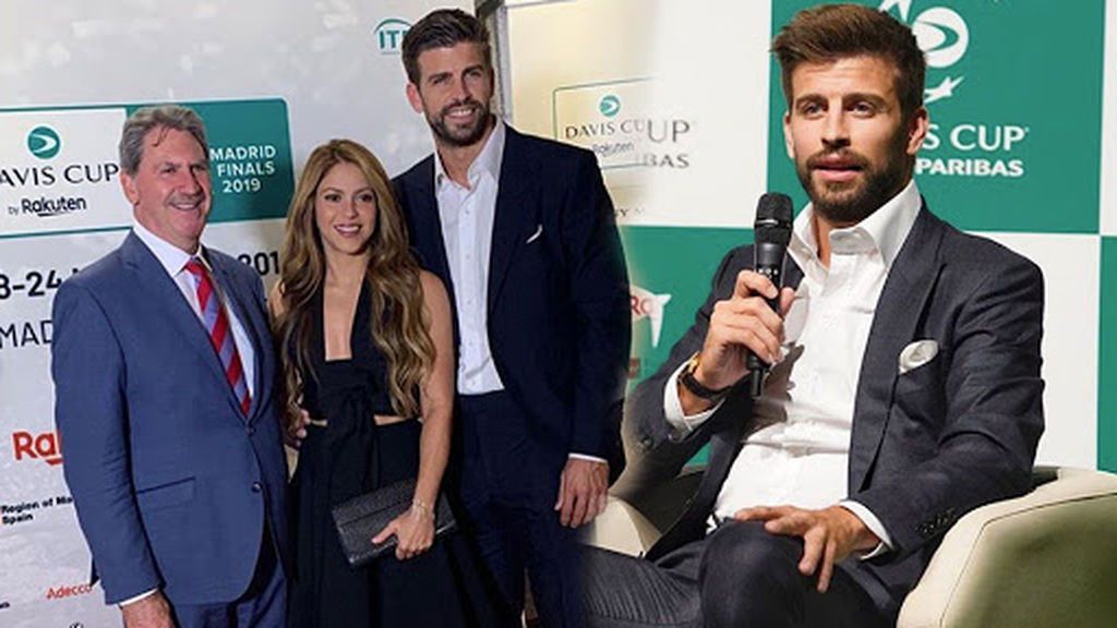 El 'selfie' de Piqué con sus compañeros de la Copa Davies y el vacile con su número de teléfono