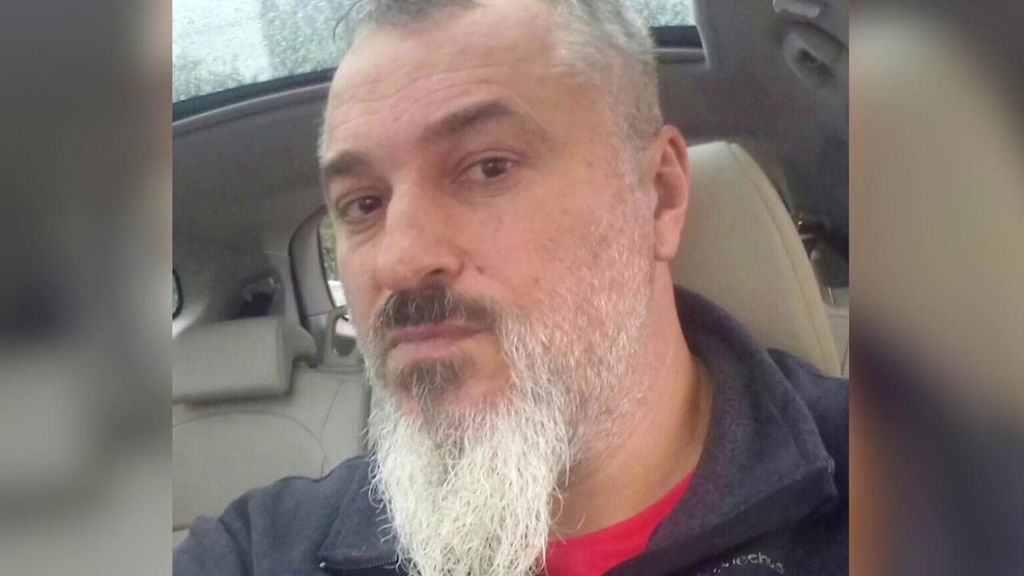 Los mensajes del profesor suspendido en Santiago a nuestra reportera: "¿Eres pequeñita o son muy grandes los centollos?”