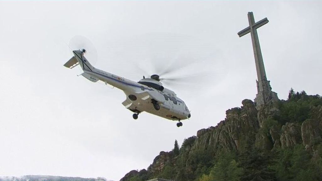 La llegada de los helicópteros al Valle de los Caídos para el traslado de los restos de Franco