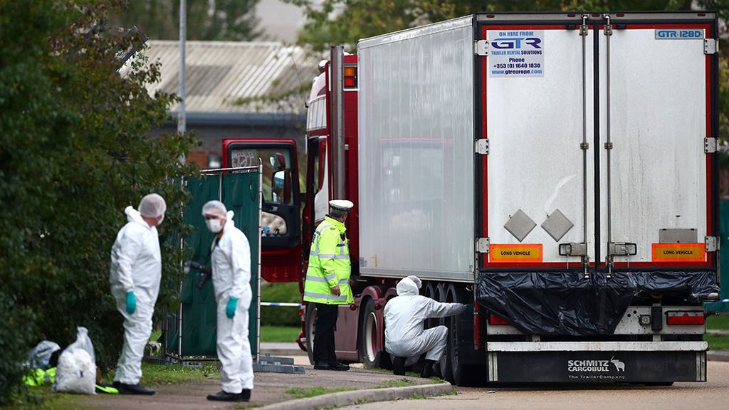 La policía británica investiga una red de tráfico de personas tras el horror de Essex La policía británica investiga una red de tráfico de personas tras el horror de Essex