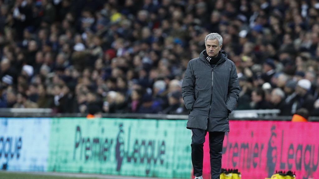 Mourinho renueva su cuerpo técnico por si recibe una llamada de urgencia del Real Madrid Mourinho renueva su cuerpo técnico por si recibe una llamada de urgencia del Real Madrid