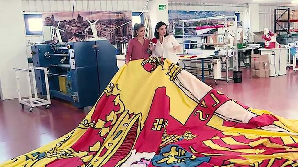 Vox encarga la bandera más grande de la historia de España para su acto en Colón