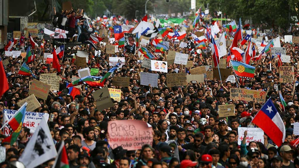 Chile vive la manifestación más grande de su historia desde el retorno de la democracia Chile vive la manifestación más grande de su historia desde el retorno de la democracia
