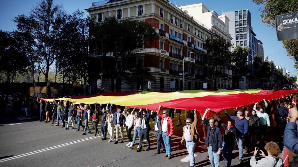 Extienden una bandera de España de 1000 metros cuadrados