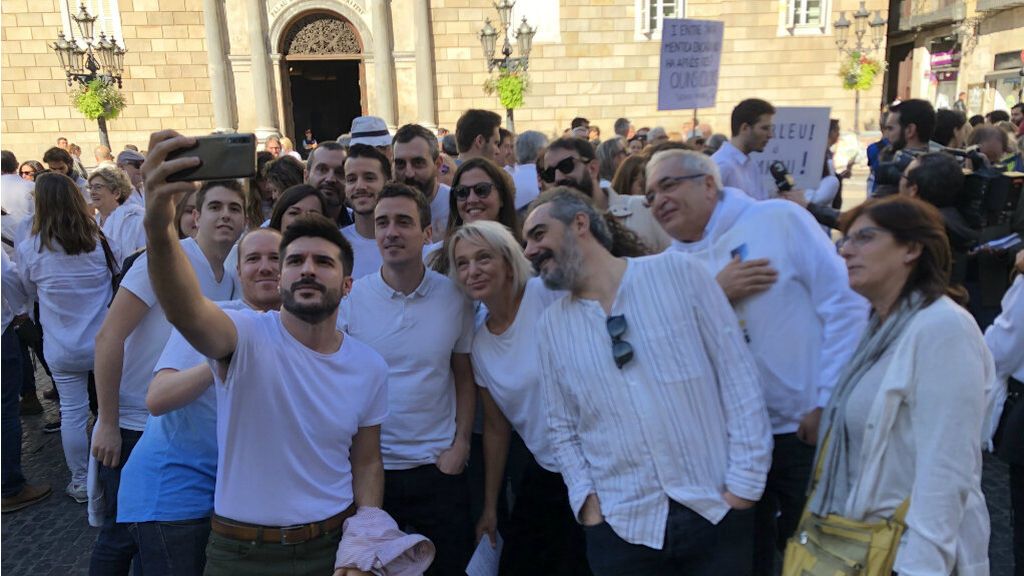 Malestar en la concentración de Parlem Hablemos por la "apropiación electoral" de Más País Malestar en la concentración de Parlem Hablemos por la "apropiación electoral" de Más País