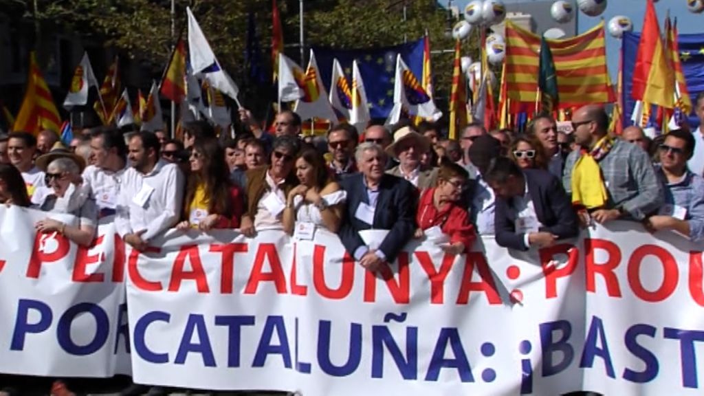 Los líderes políticos acuden la manifestación de Barcelona y protagonizan un duelo de acusaciones