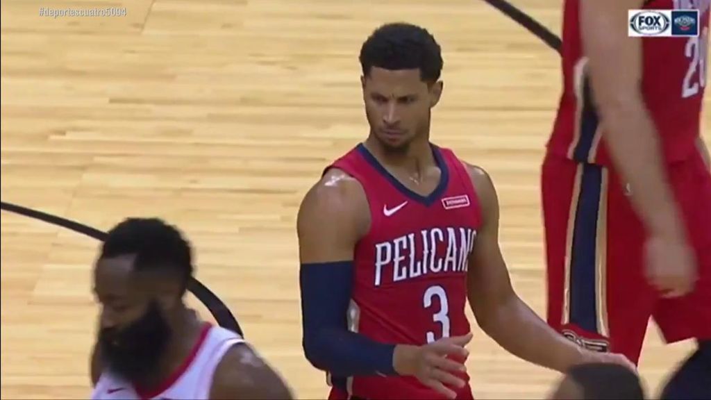 Josh Hart alucina al ver a Harden dándose un balonazo en la cara