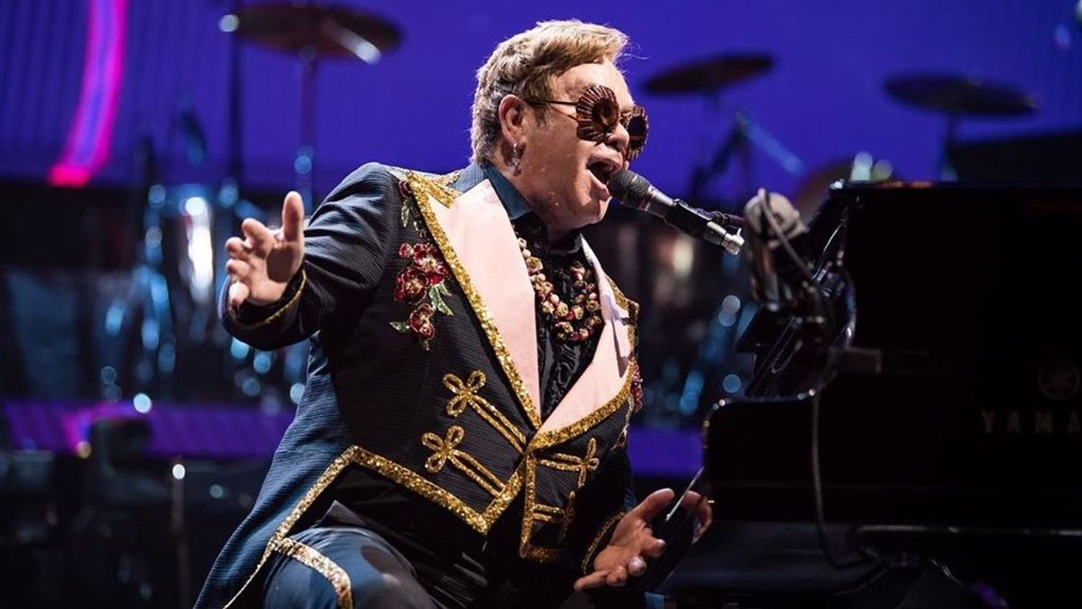 “Estoy extremadamente enfermo”, Elton John cancela su concierto en Indianápolis