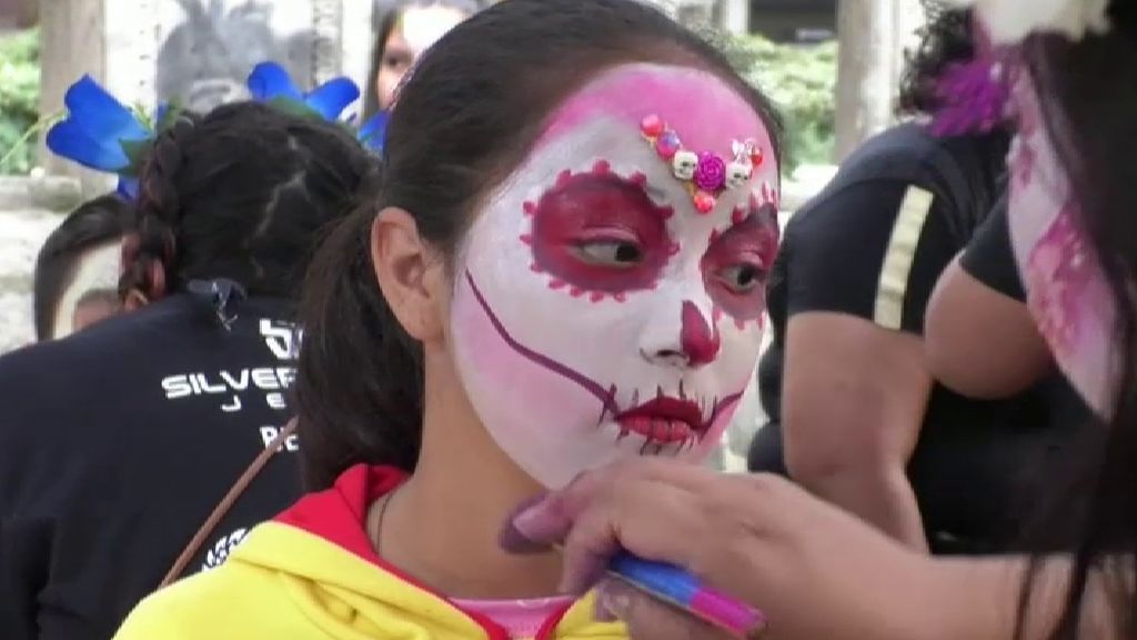 México se disfraza de muerte días antes del Día de los Muertos