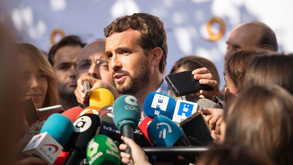 Casado en la manifestación por el constitucionalismo en Barcelona Casado en la manifestación por el constitucionalismo en Barcelona