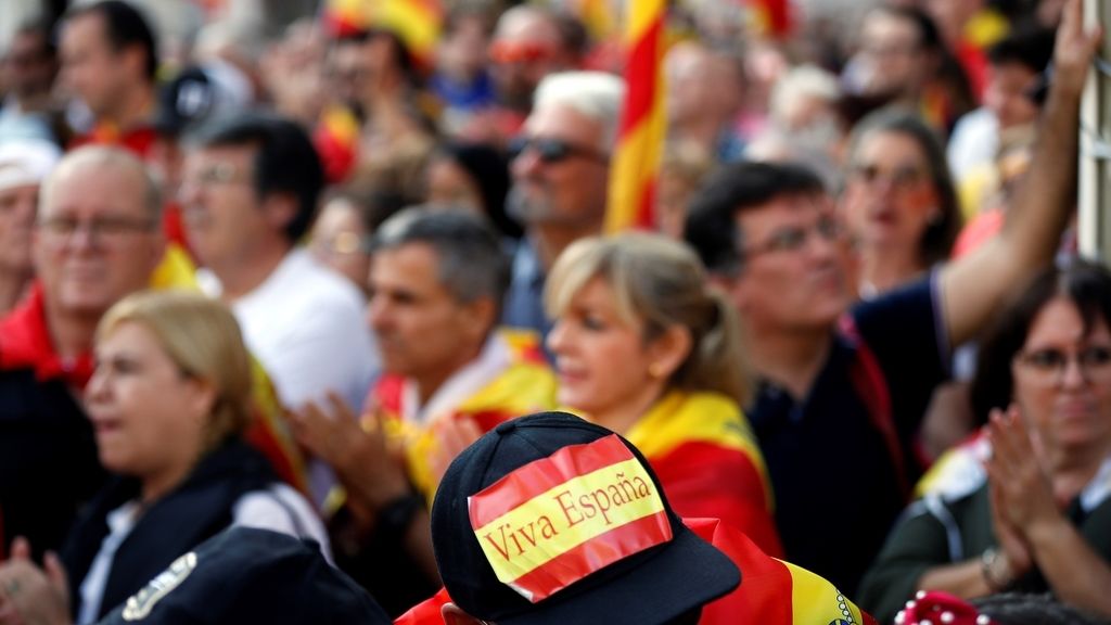 Miles de personas dicen "basta" en Barcelona al proceso independentista