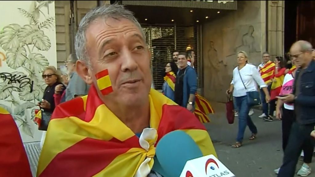 "Queremos conciliar y convivir", miles de catalanes que se sienten españoles alzan la voz en las calles de Barcelona