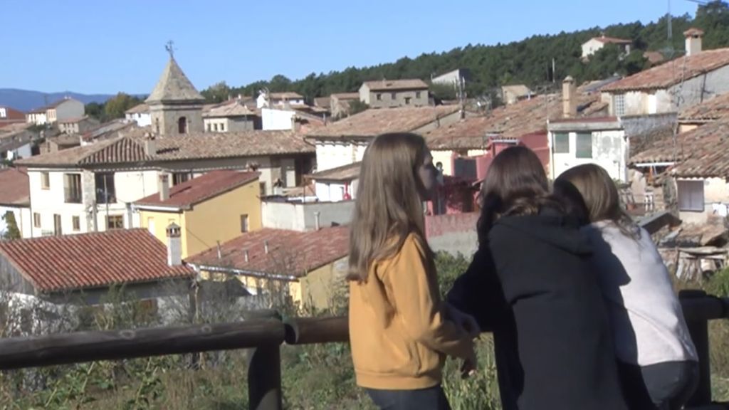 Una familia sevillana consigue que una escuela rural en Teruel no eche el cierre