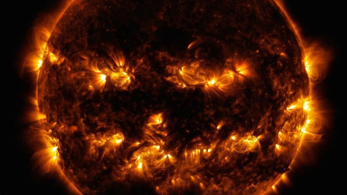 Halloween en el espacio: la imagen del Sol como una calabaza ardiente que comparte la NASA
