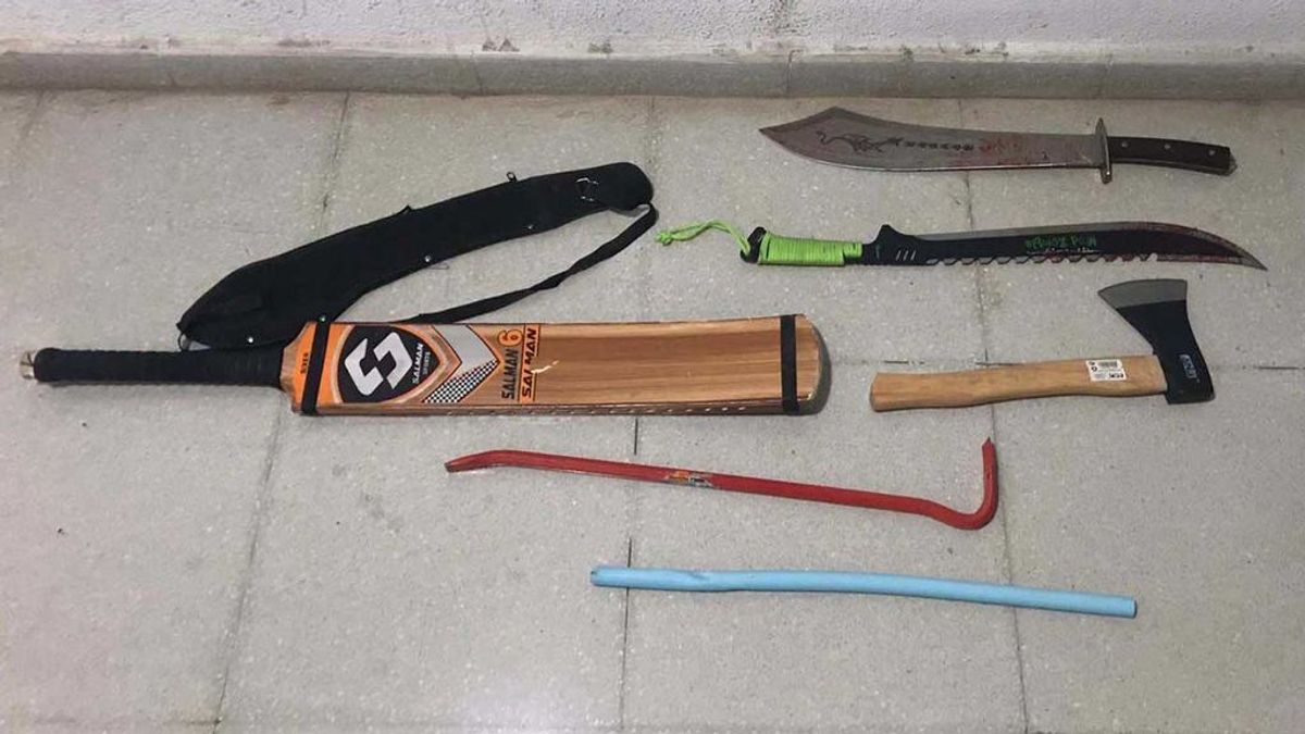 Cuchillos, catanas, un hacha... las armas de la pelea a muerte en Badalona