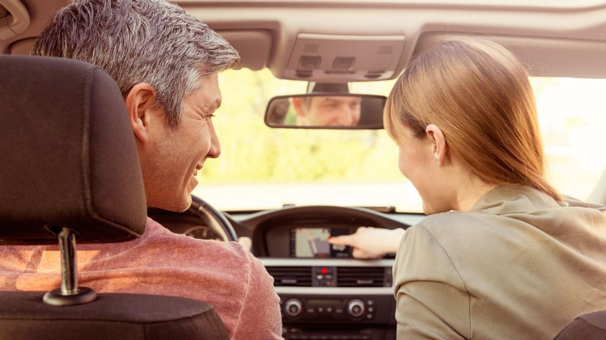 ¿Qué actitudes de un copiloto pueden resultar molestas durante un viaje en coche?