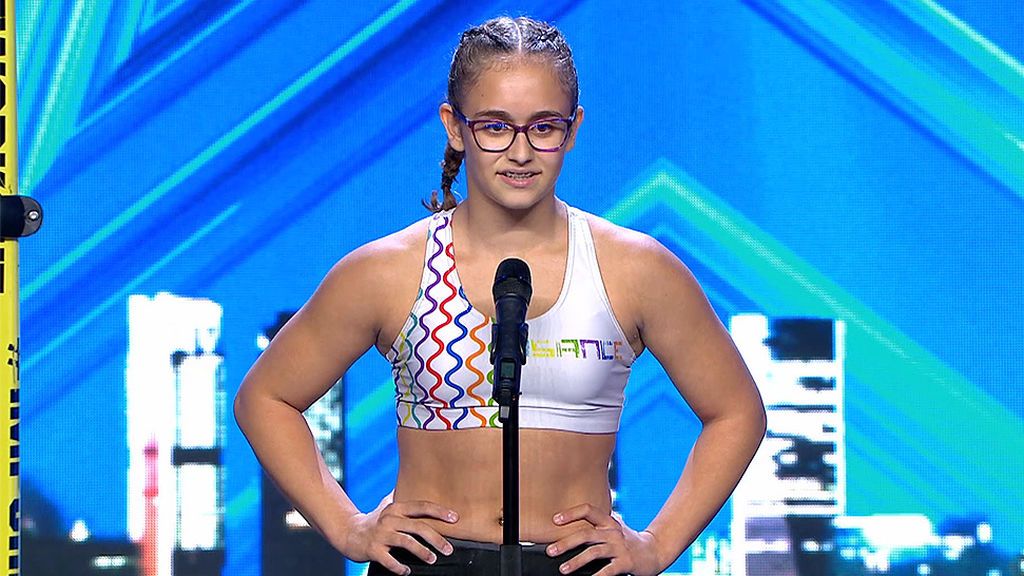 Ainhoa sorprende haciendo calistenia en el escenario