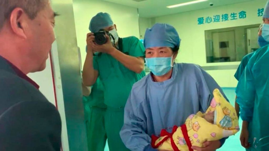 Una mujer china da a luz con 67 años tras un embarazo natural, según los médicos Una mujer china da a luz con 67 años tras un embarazo natural, según los médicos