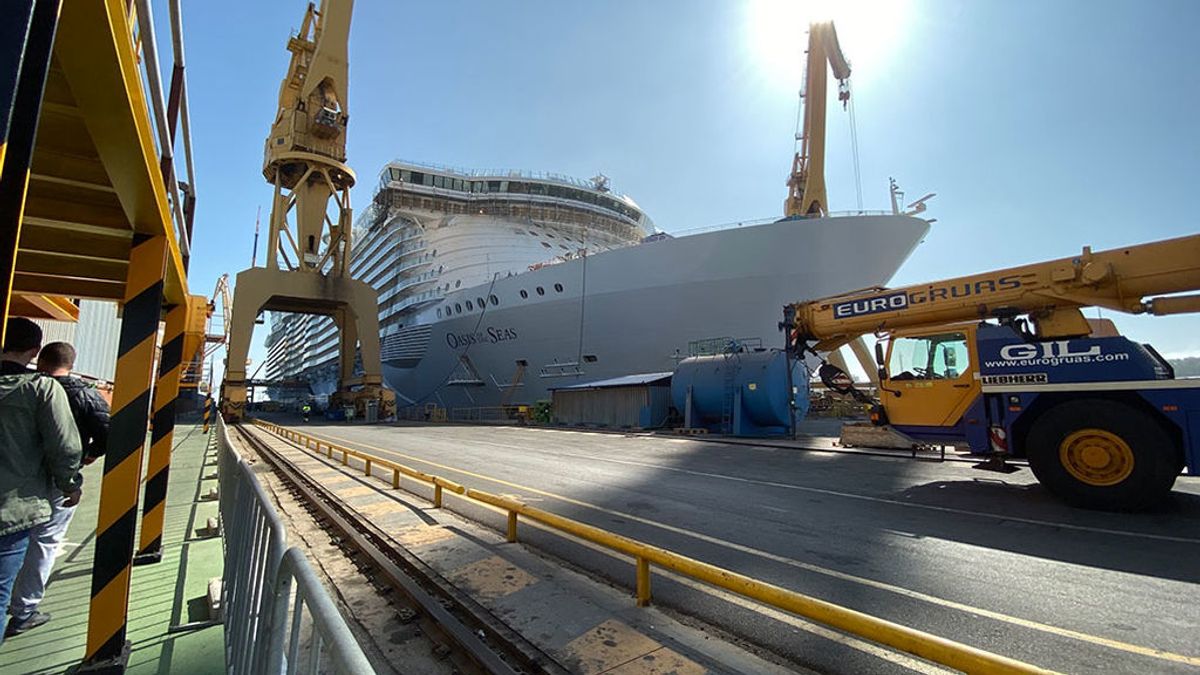 Reconstruyen el mayor crucero del mundo en Cádiz Reconstruyen el mayor crucero del mundo en Cádiz