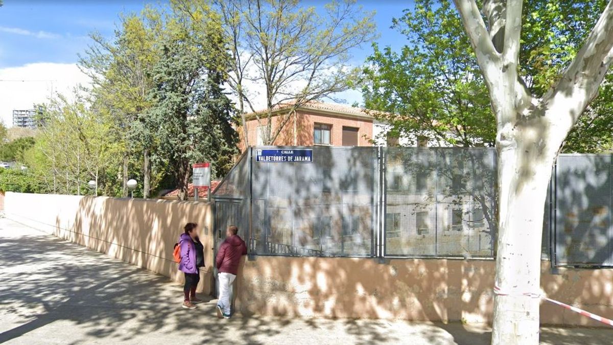 Decenas de jóvenes intentan asaltar con palos y piedras el centro de menores de Hortaleza en Madrid